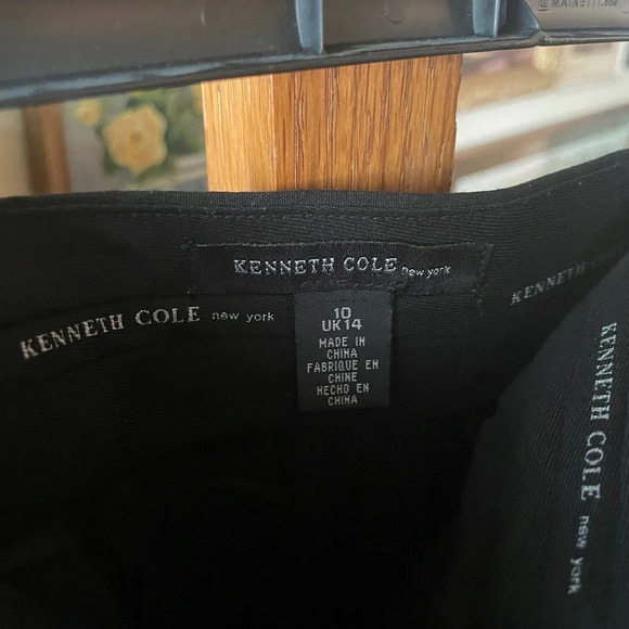 Kenneth Cole women’s lined pencil skirt, clasp & zip closure, SZ 10 black - Picture 3 of 9